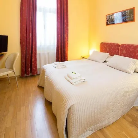 Lounge Szálloda 3*